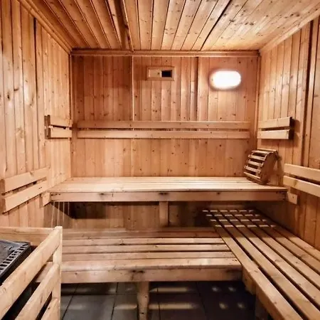 5 Persones Llar De Foc I Piscina