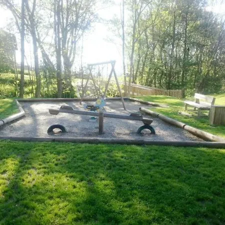 5 Persones Llar De Foc I Piscina